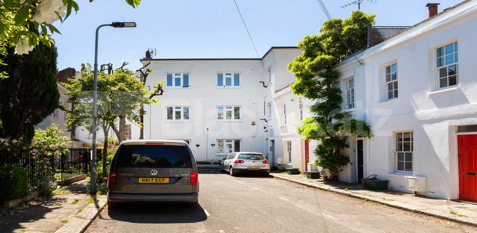 Spacious two bed with a modern kitchen, tiled modern bathroom, mins to tube Fortess Grove, Kentish Town